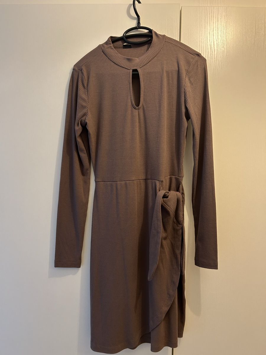 Vestiti: Robe couleur taupe taille S/M – Usato da Villars-sur-Glâne venduto da ale_7h26
