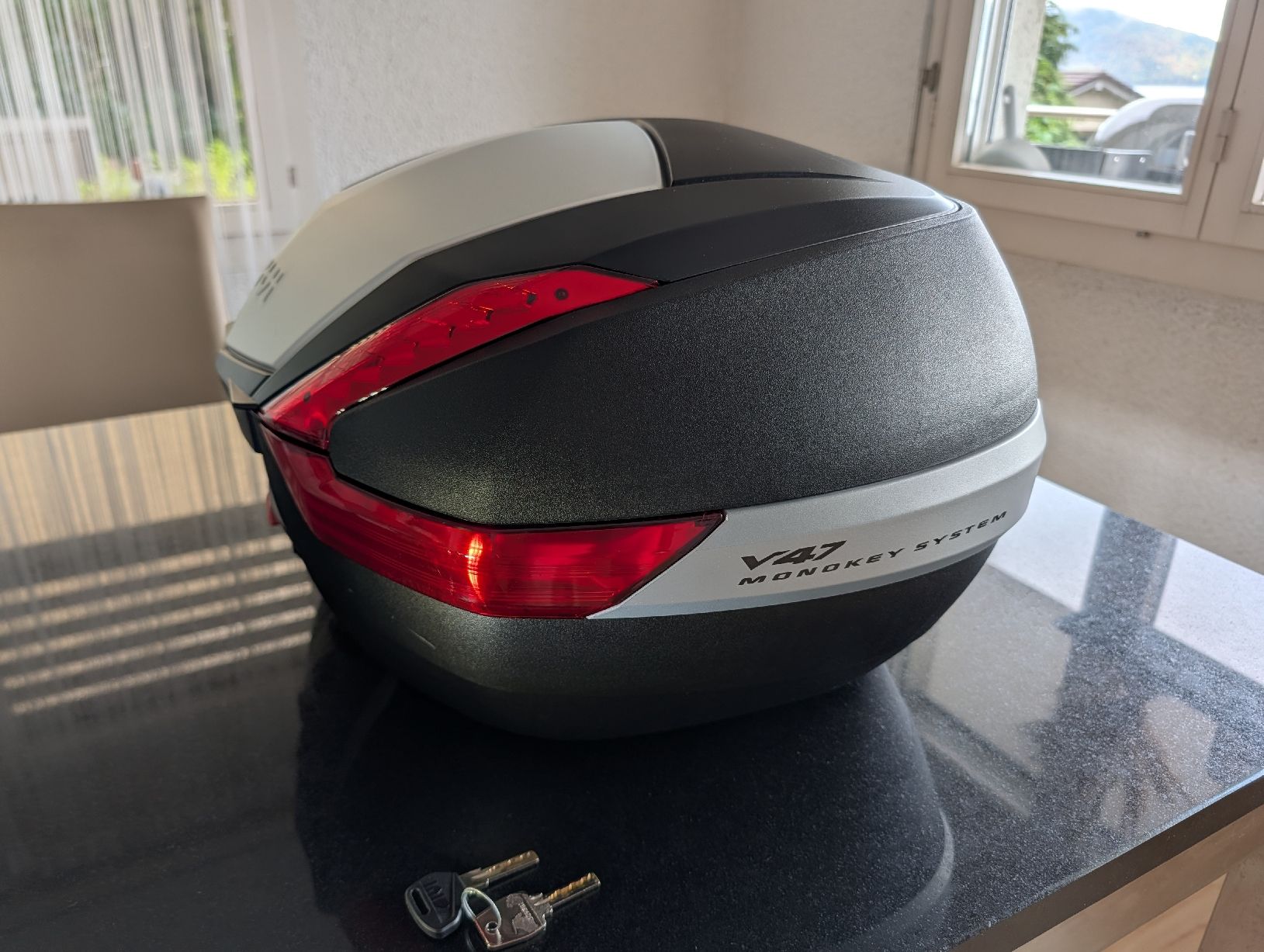 Givi Topcase: Givi Monokey System V47 – Usato da Dallenwil venduto da Nettermensch 4