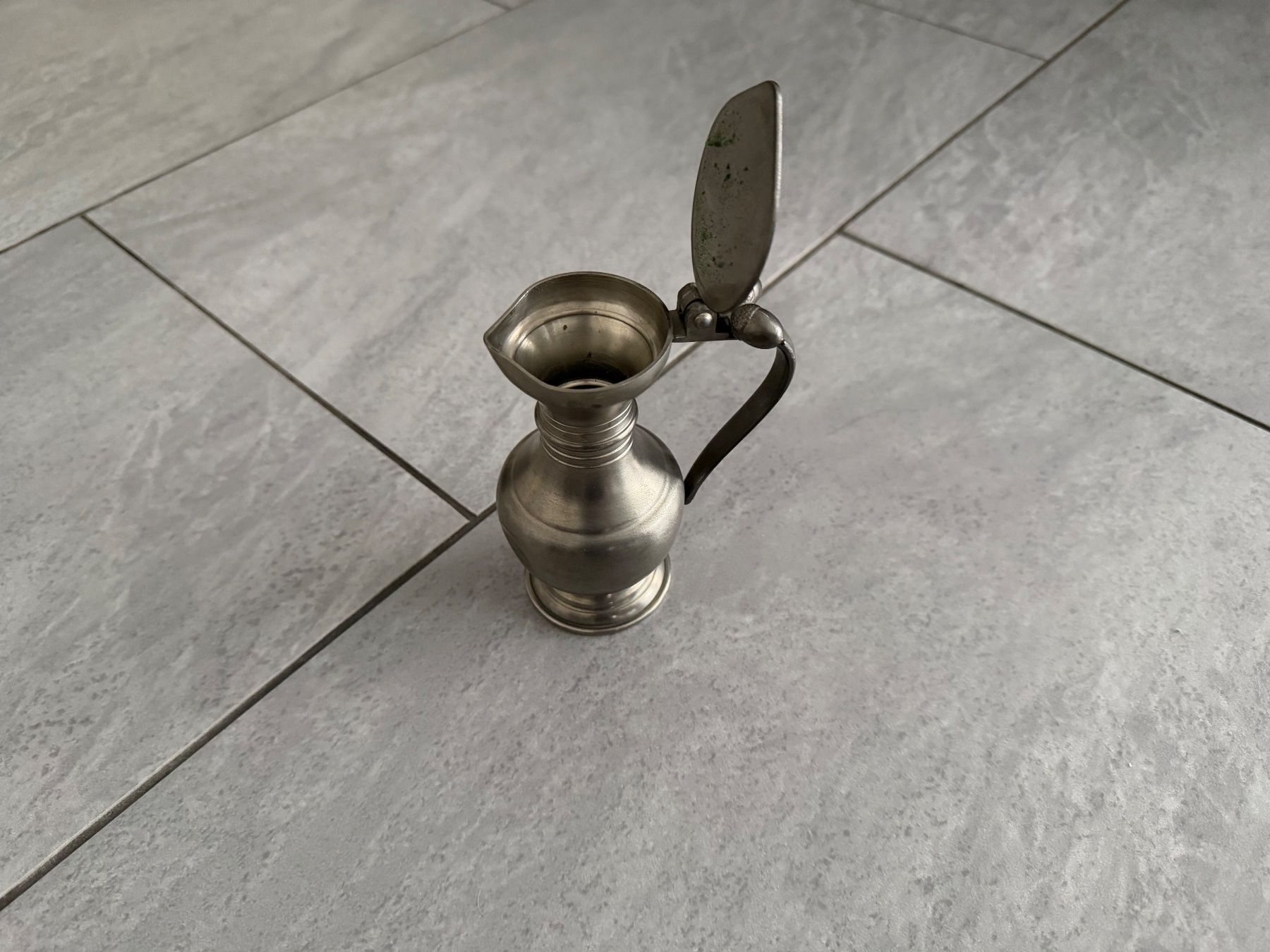 Caraffe: Zinnkrug mit Wallis-Wappen auf Deckel – Usato da Bülach venduto da Loredana13 1