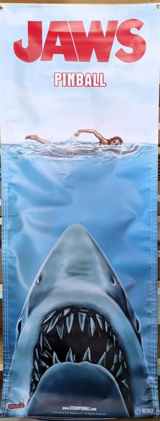 Stern Pinball Flipper: Official Stern JAWS Banner – Nuovo (secondo la descrizione) da Schalunen venduto da schwabspielautomaten