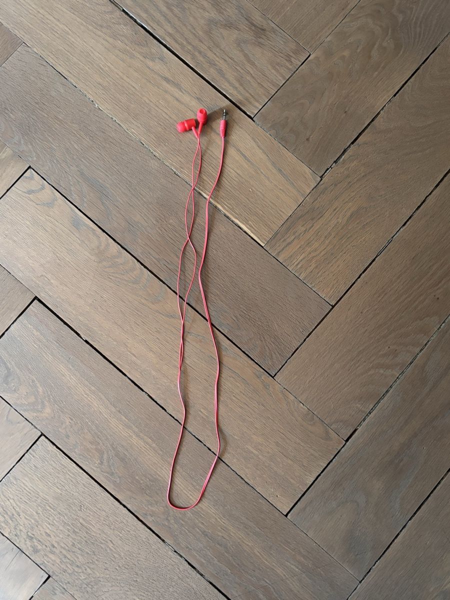 Cuffie: Earphones Arsenal red  new – Usato da Ascona venduto da ElfieLove