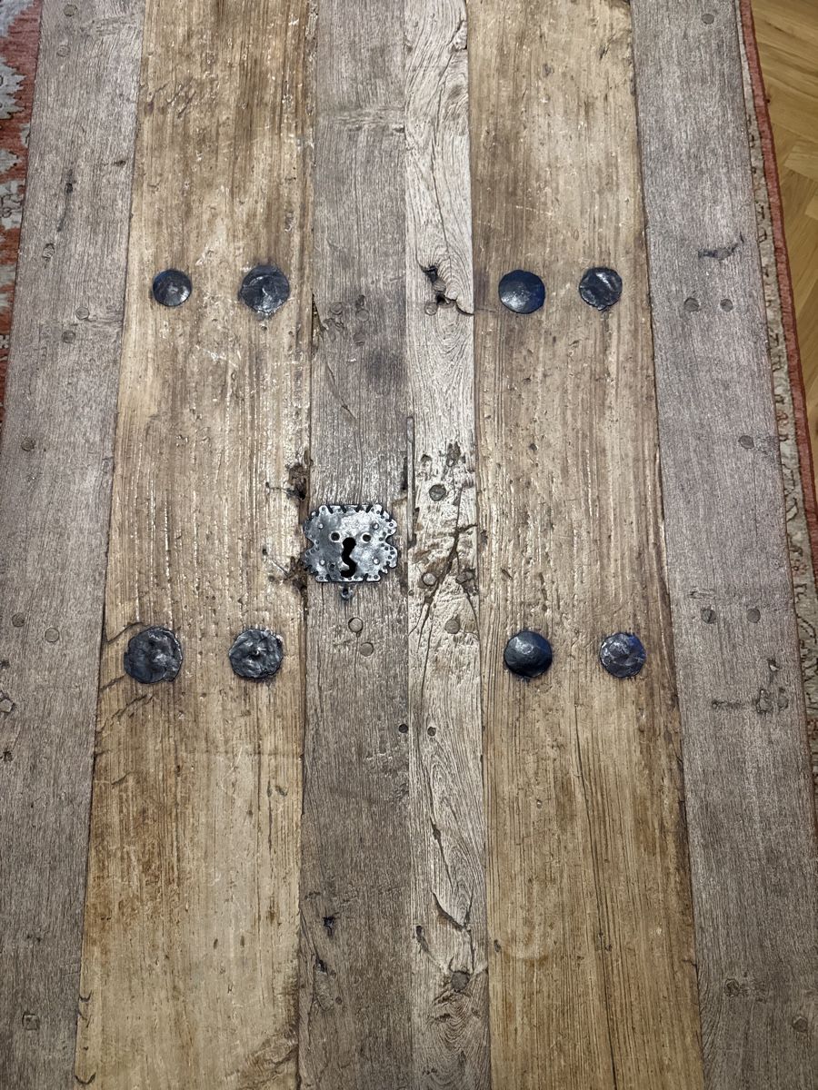 Tavoli: Solid wood coffee table made from reclaimed door, rustic loo – Usato da Bülach venduto da Suters0403 1