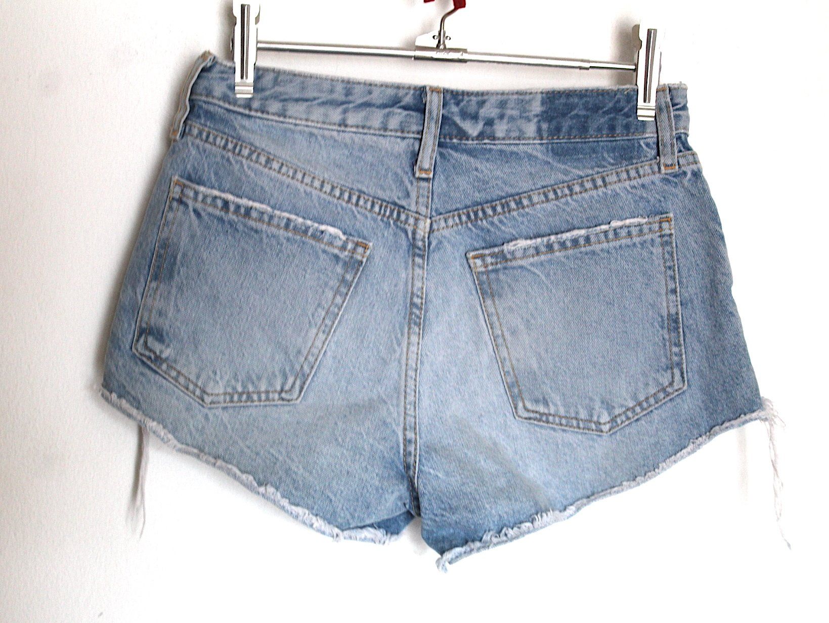 Bershka Jeans: Kurze Denim Bershka  Jeans , EU Gr. 32 – Usato da Locarno venduto da madame-tus-sauds 1