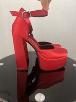 Stylische rote Satin-Plateauschuhe – Grösse 39