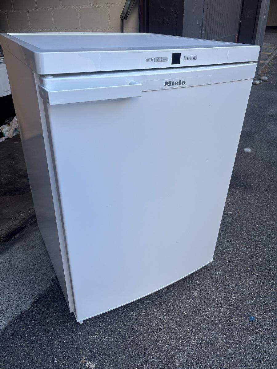 Congélateurs: MIELE Gefrierschrank  – D'occasion à Gränichen par R.7 9