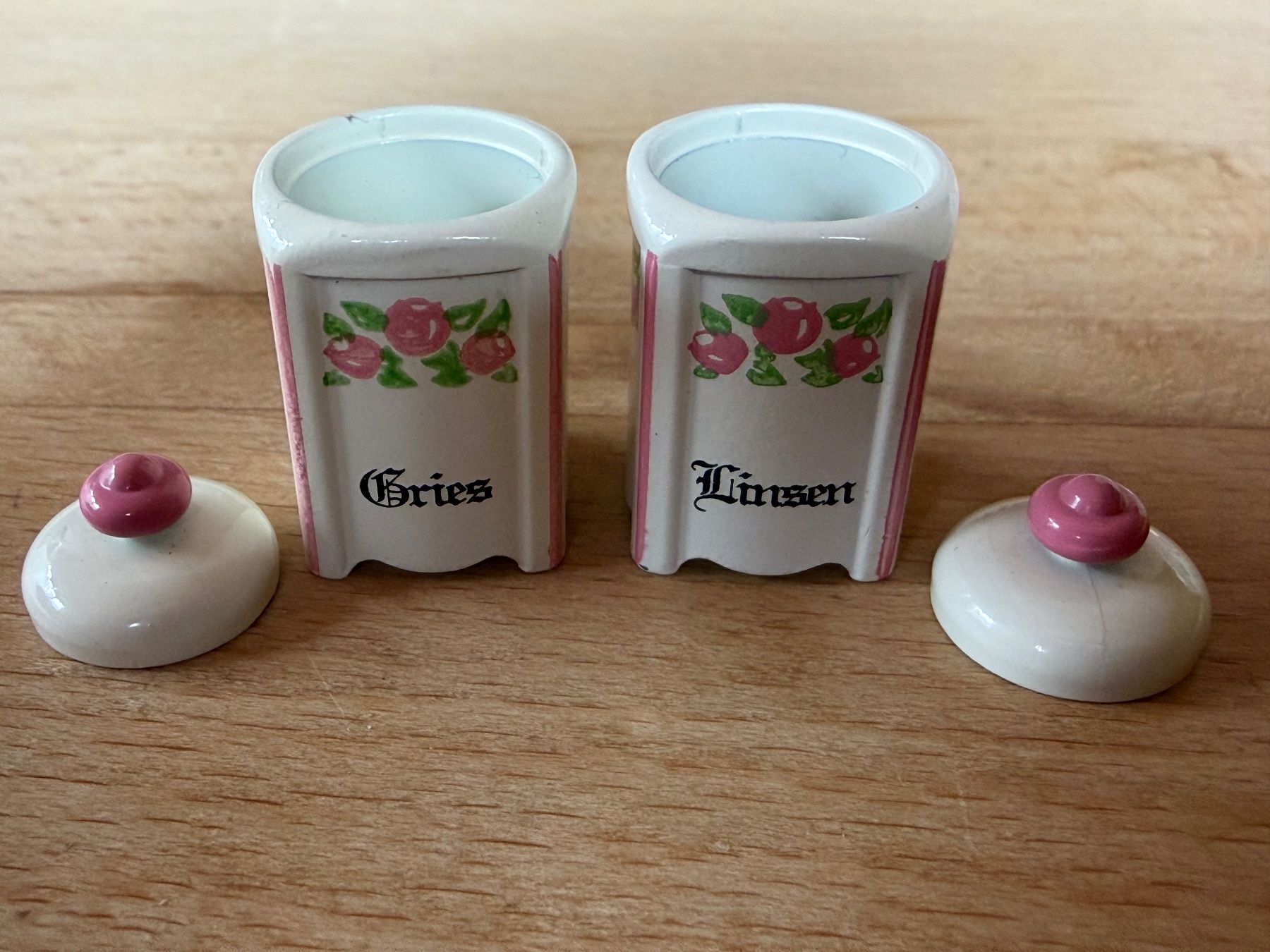 Puppenhäuser & -möbel: Puppenhauszubehör – Gebraucht aus Schwanden-Brienz von Rossino0 1