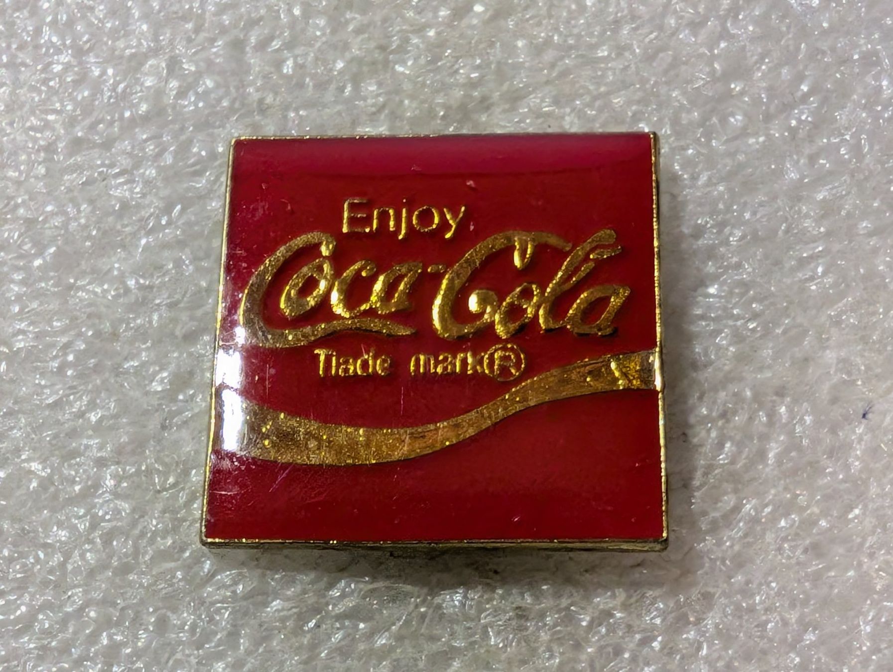 Placchette & Badge: Ansteckpin 140: Coca Cola – Usato da Oppligen venduto da Pin-Fall-Shop