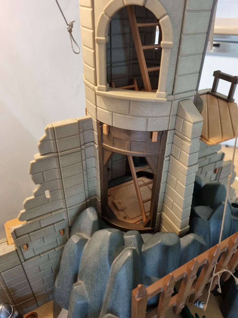 Playmobil Spielzeuge: Playmobil Drachen Turm Ritter – Gebraucht aus Bätterkinden von  6