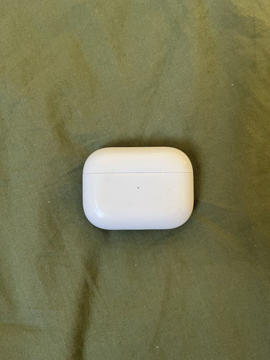 Apple Ladegerät: AIRPOD PRO 1 CASE  – Gebraucht aus Zürich von ado_6gtq
