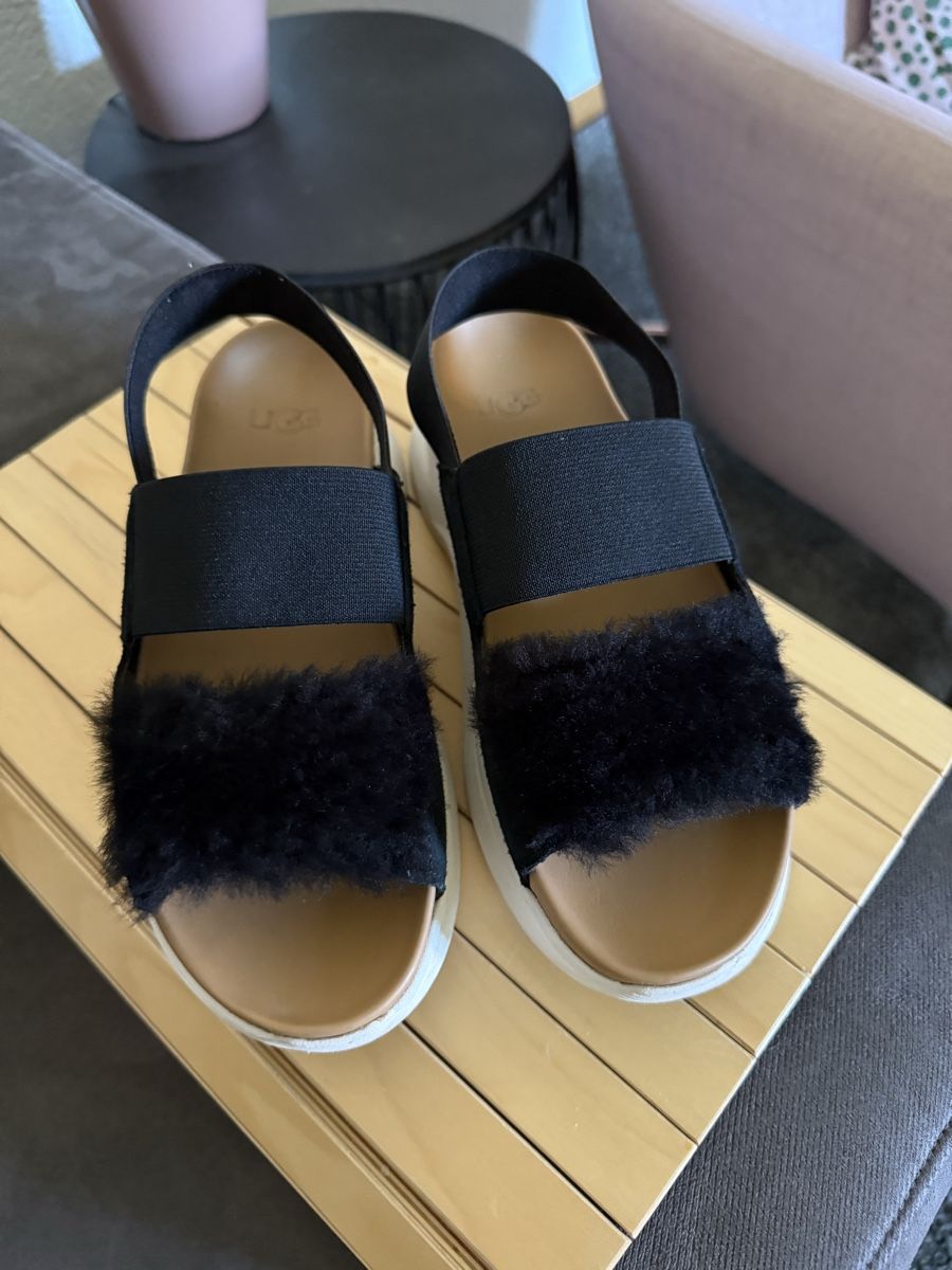 Chaussures femmes: UGG Sandalen – D'occasion à Oberglatt ZH par sam_vs55