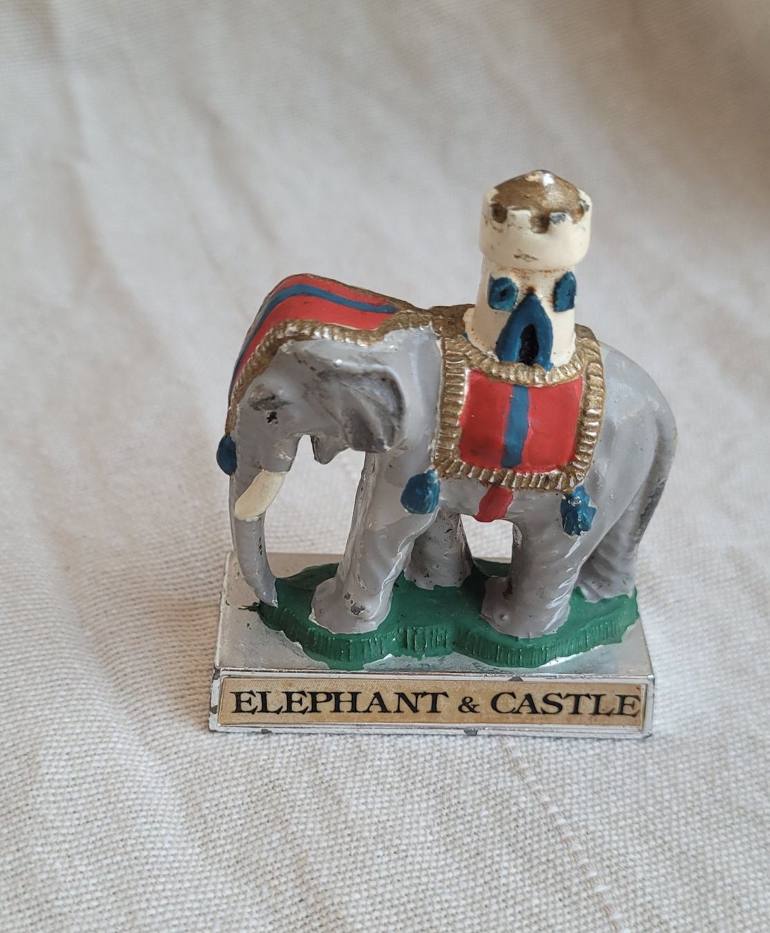 Figuren: Elephant & Castle boîte à allumettes – Gebraucht aus Vevey von lba_dd82