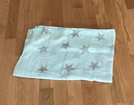 Schlauchschal, Farbe Mint mit grauen Sternen