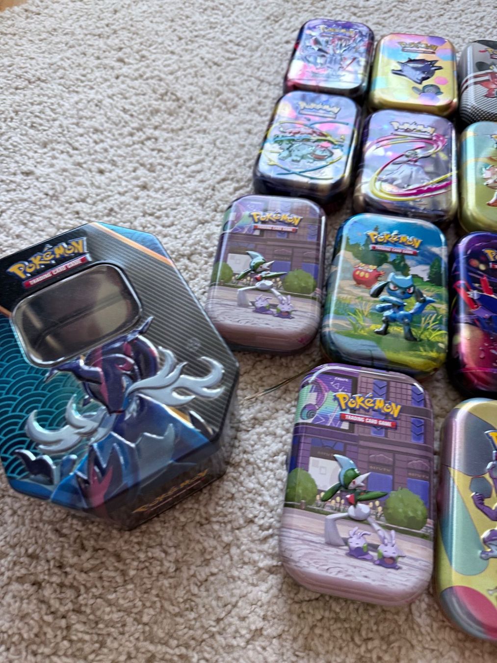 Pokémon Sammelbilder & Trading cards: Pokémon 19x Tin-Boxen – Gebraucht aus Riehen von Verkaufen21 2