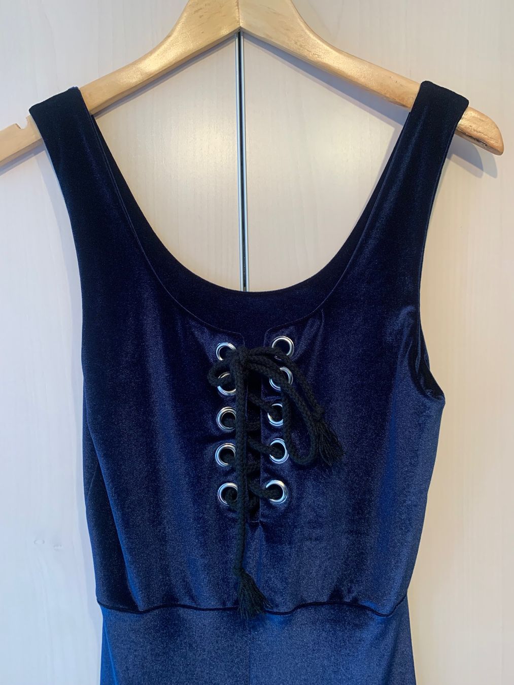 Tute: Samt Jumpsuit in dunkelblau, Gr. S – Usato da Rosshäusern venduto da MiJoDoOl 1