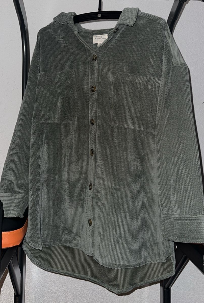 Giacche: Trendige Cord Jacke im Oversize Look Gr 44 – Nuovo (secondo la descrizione) da Oftringen venduto da tola19
