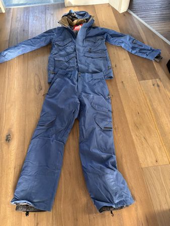 Coole Snowboardbekleidung M Belowzero Odlo Salomon Burton
