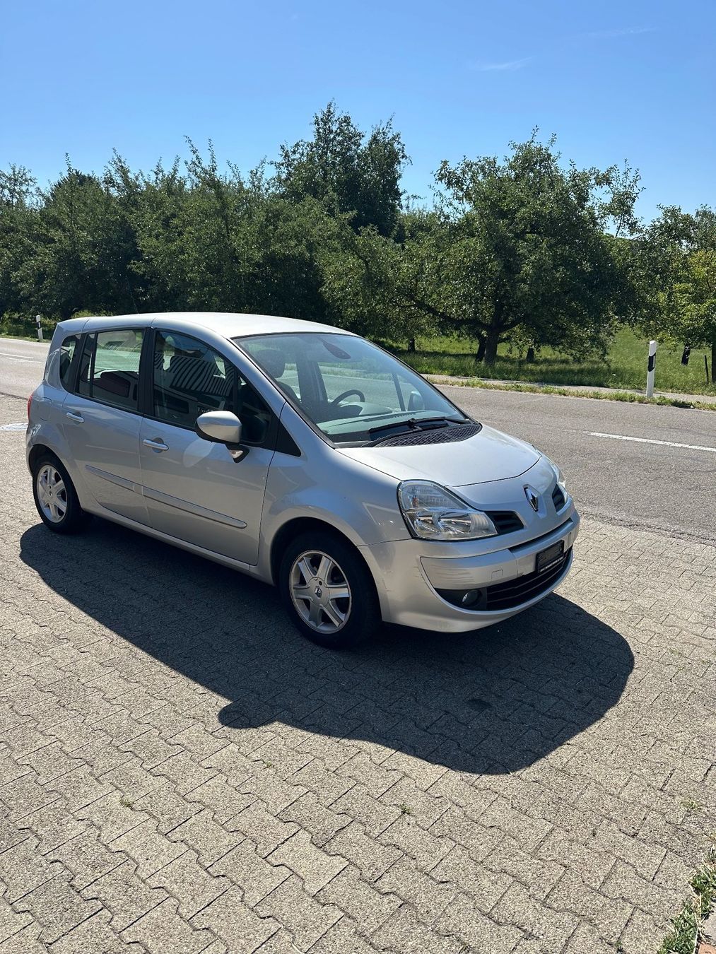 Renault Autos: Renault Modus  mit Anhängerkupplung – Défectueux à Zuckenriet par DGZ2020 2