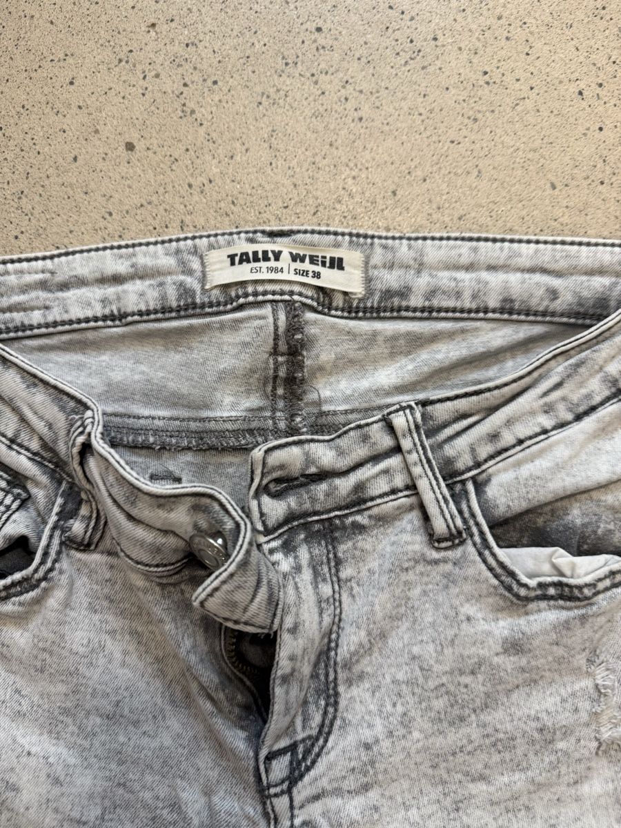 Tally Weijl Jeans: Tally Weijl Jeans – Usato da Itingen venduto da jessi811 1