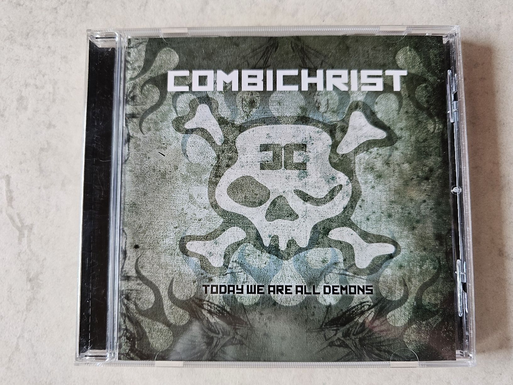CDs: Combichrist  -  Today We Are All Demons – D'occasion à Schneisingen par backstore24
