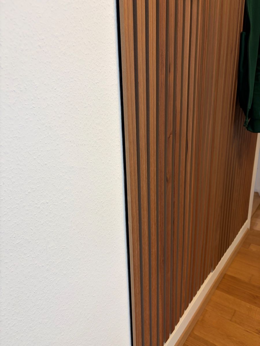 Guardaroba: Wandpaneele / Garderobe aus Holz – Usato da Zürich venduto da islabelllaleh 2