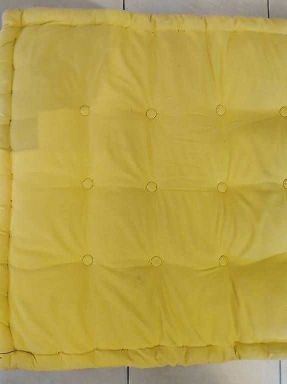 Materassi: Matelas de futon jaune Maison du Monde  – Usato da La Neuveville venduto da Esteban_BDM 1