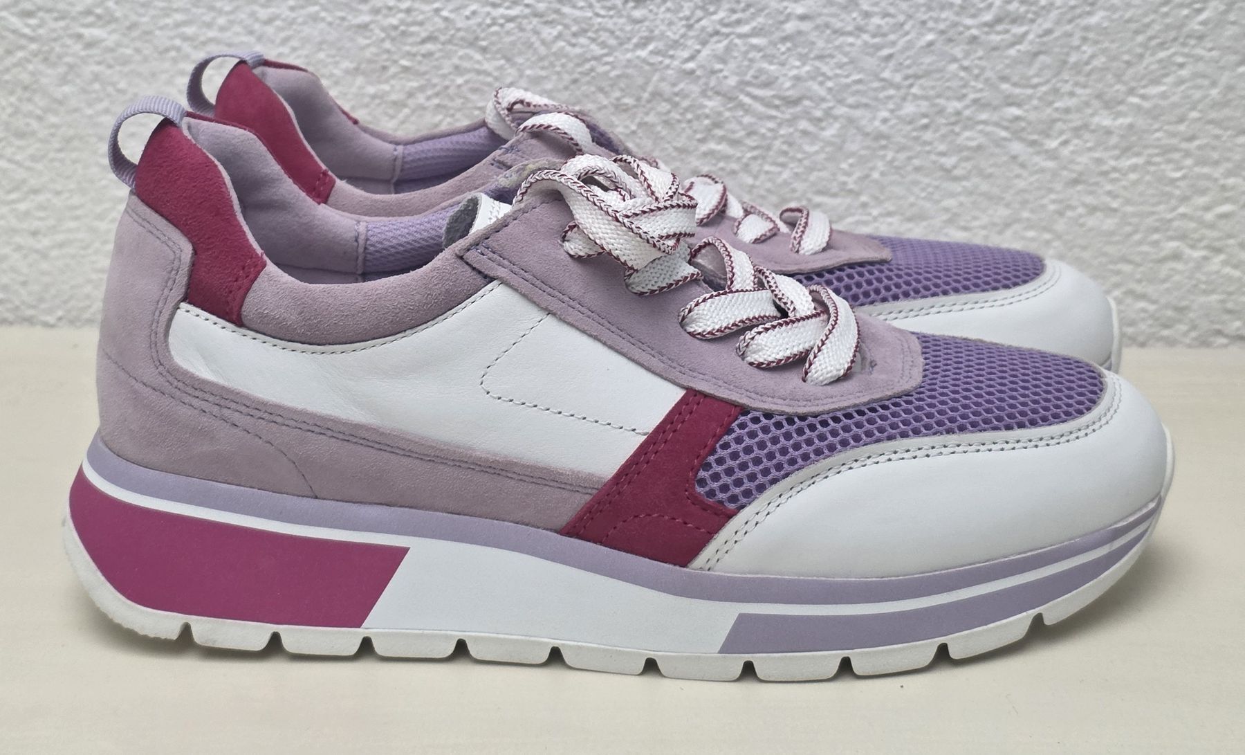 Scarpe da donna: Caprice Sneaker, neuwertig, Gr. 40 – Nuovo (secondo la descrizione) da Rheinsulz venduto da Gilea