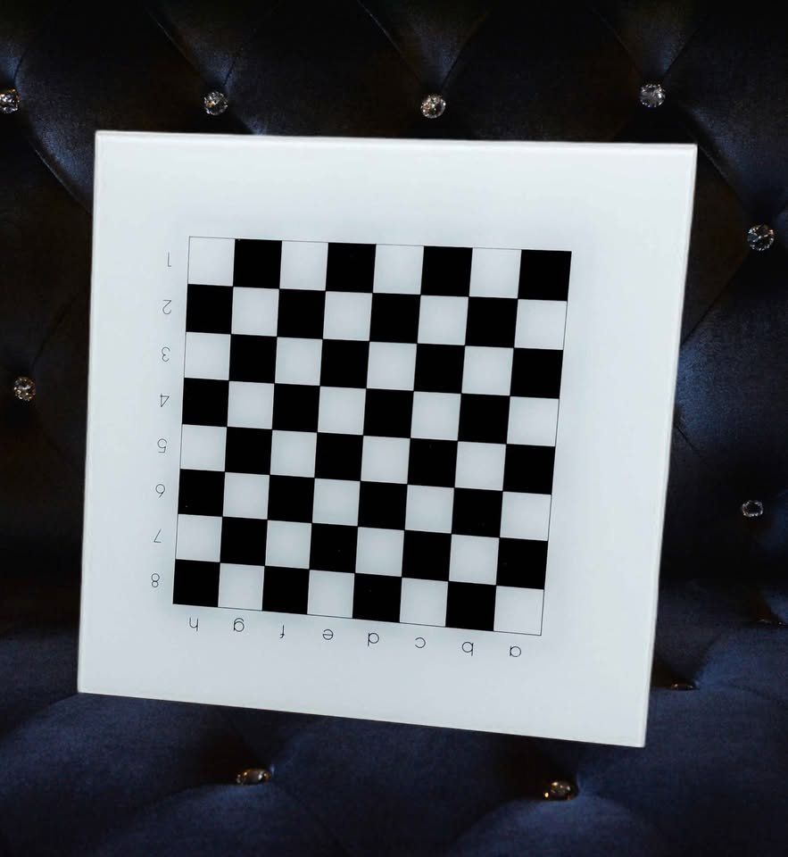 Giochi: Exklusives massives Glas-Schach & Mühle – Nuovo (secondo la descrizione) da Aarburg venduto da Glitzerschein
