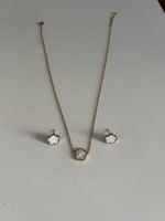 Ensemble collier et boucles d'oreilles fleur nacre dor