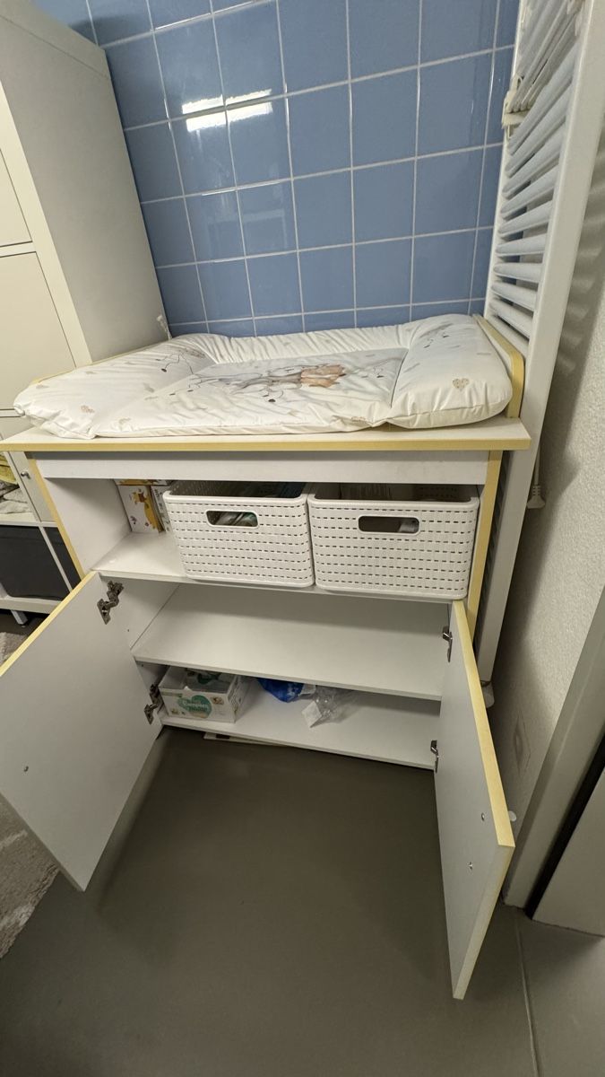 Wickeltisch & Zubehör: Wickeltisch mit Unterschrank – Gebraucht aus Watt von Hutchenson 2