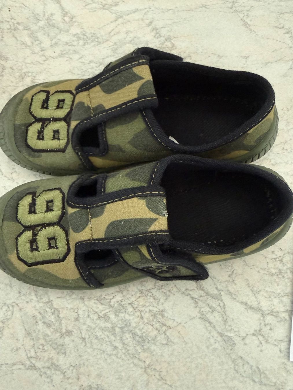 Schuhe für Jungen: Hausschuhe Gr. 29 – Gebraucht aus Dällikon von dahi1 1