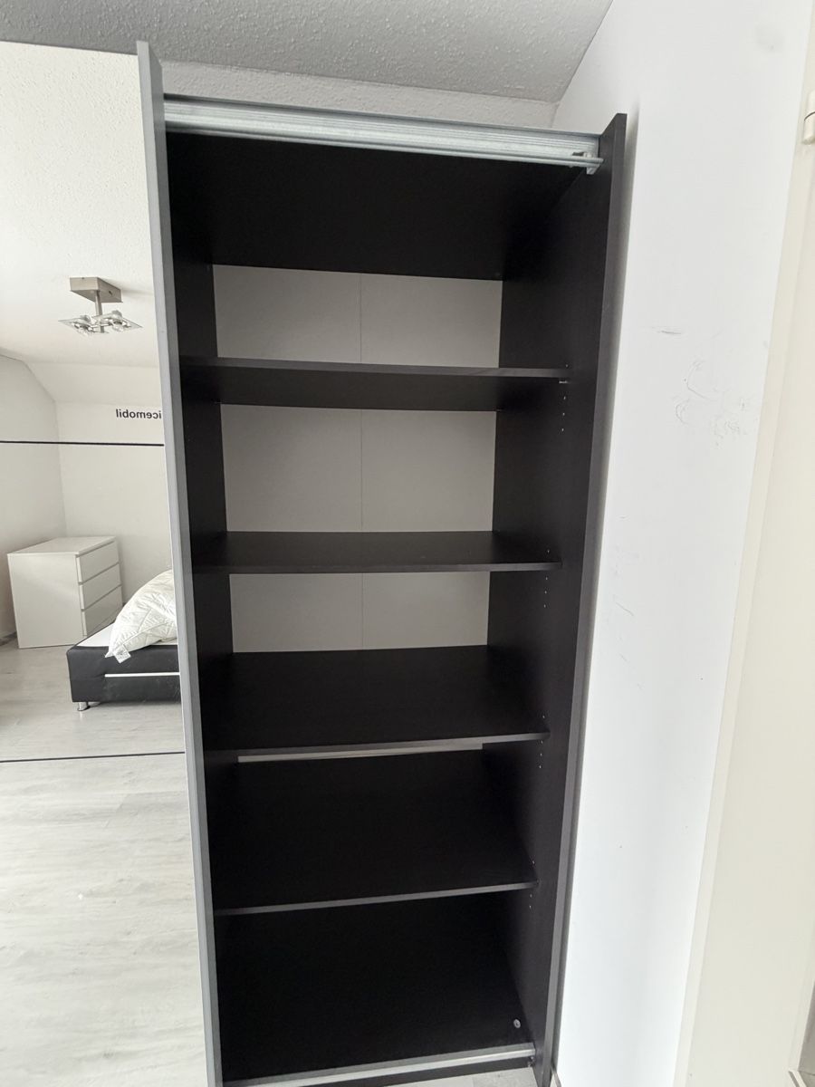 Conforama Armadi: Kleidershrank – Usato da Winterthur venduto da gjl_s78w