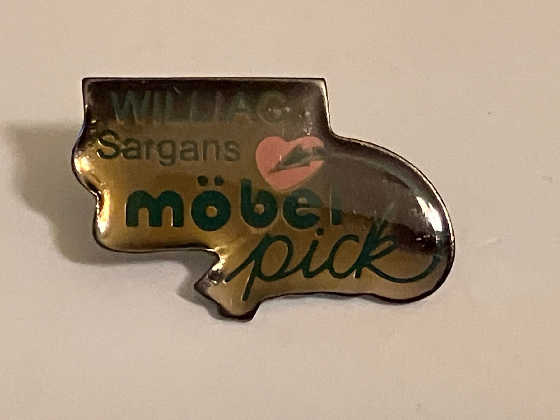 Plaketten & Abzeichen: 1 Pin Willi AG Möbel Pick Sargans – Gebraucht aus Basel von djwwpp