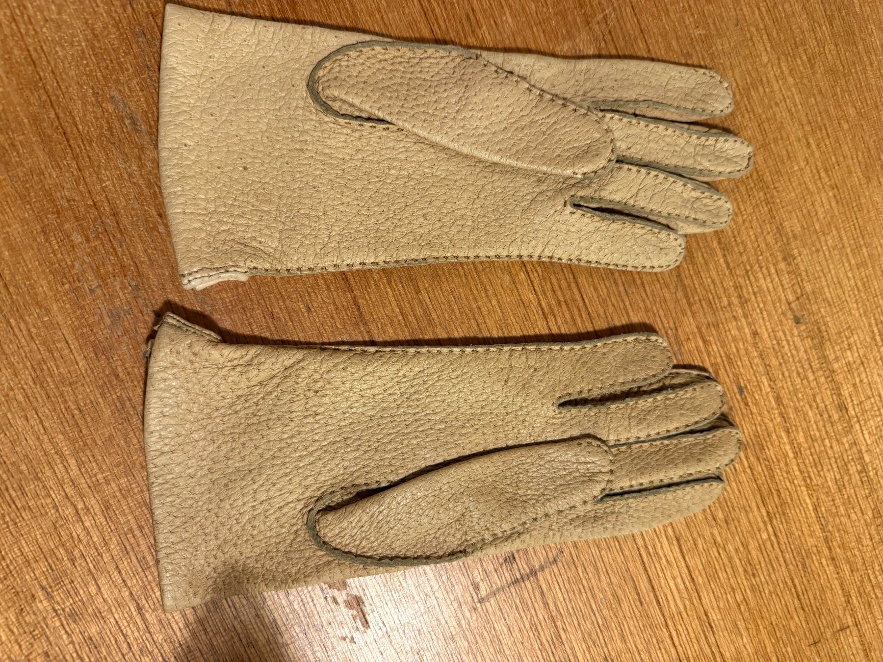 Guanti & manicotti: Gants dame Peccary – Usato da Le Cerneux-Veusil venduto da Maraud01 6