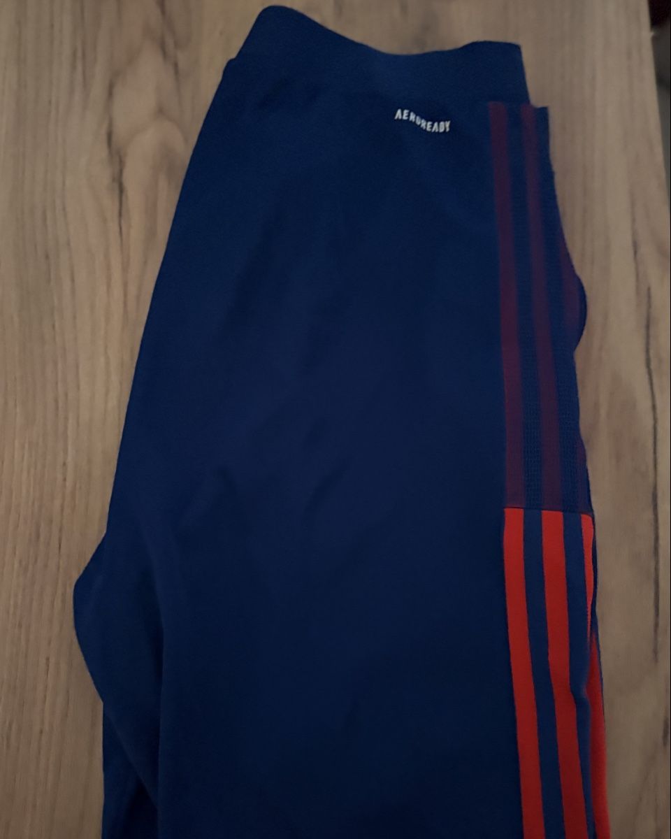 Adidas Pantaloni: Olympique-Lyon-Trainingshose, Grösse M – Usato da Luterbach venduto da r98 1