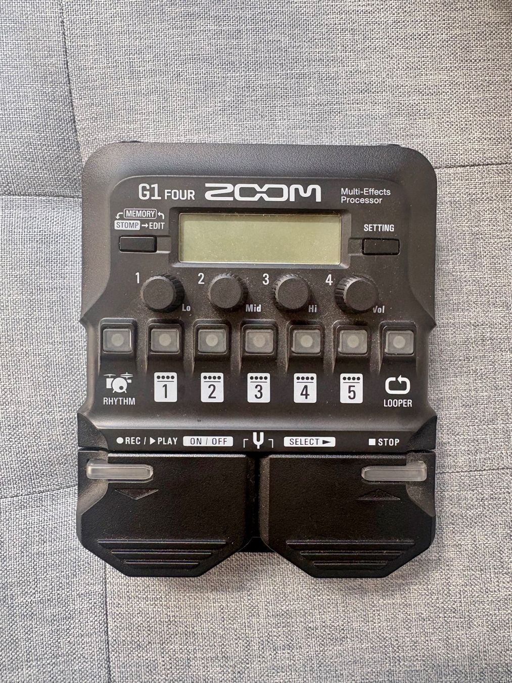 Zoom Instruments de musique: Zoom G1 Four Guitar Multi-Effects Processor – D'occasion à Interlaken par dom_t5cc