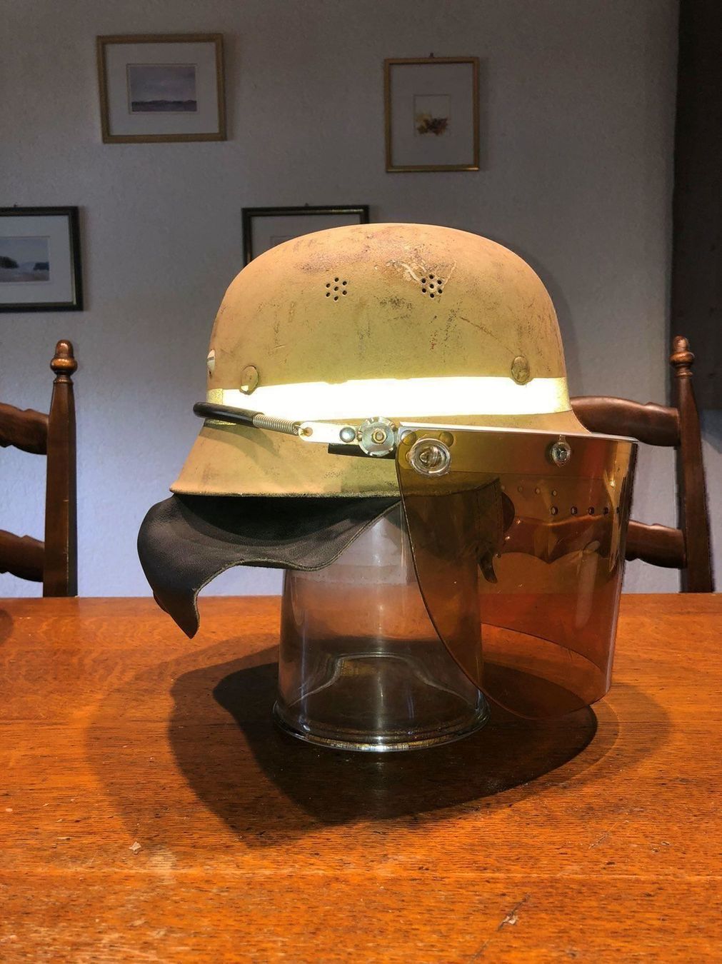 Pompieri: Ancien Casque de pompier Allemand – Usato da Savièse venduto da Uu2 1