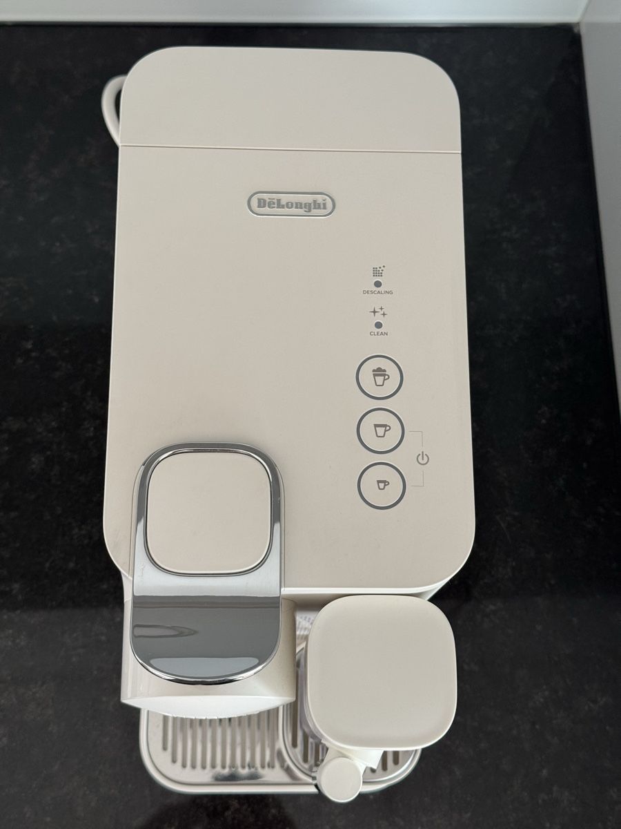 De'Longhi Macchine per caffè & Macchine per espresso: DeLonghi Nespresso Kaffeemaschine – Usato da Hombrechtikon venduto da Sven_Gerber 2