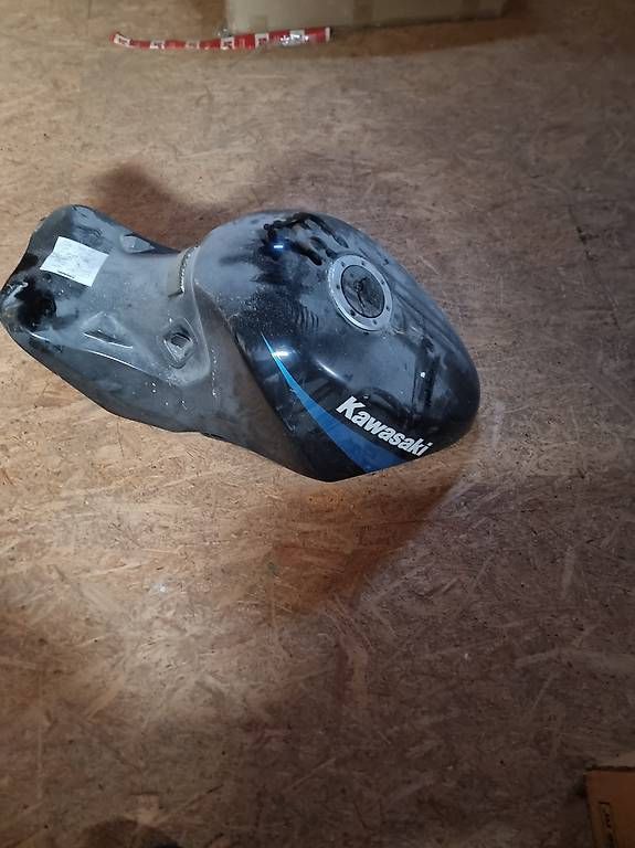 Accessori per altri veicoli: Tank ZX 11 D – Usato da Aedermannsdorf venduto da Automarkt 1