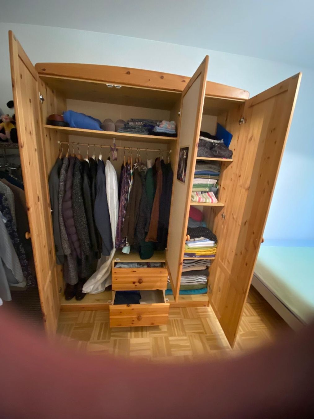 Armoires: Holz-Kleiderschrank – D'occasion à Zürich par erm_26gh 2