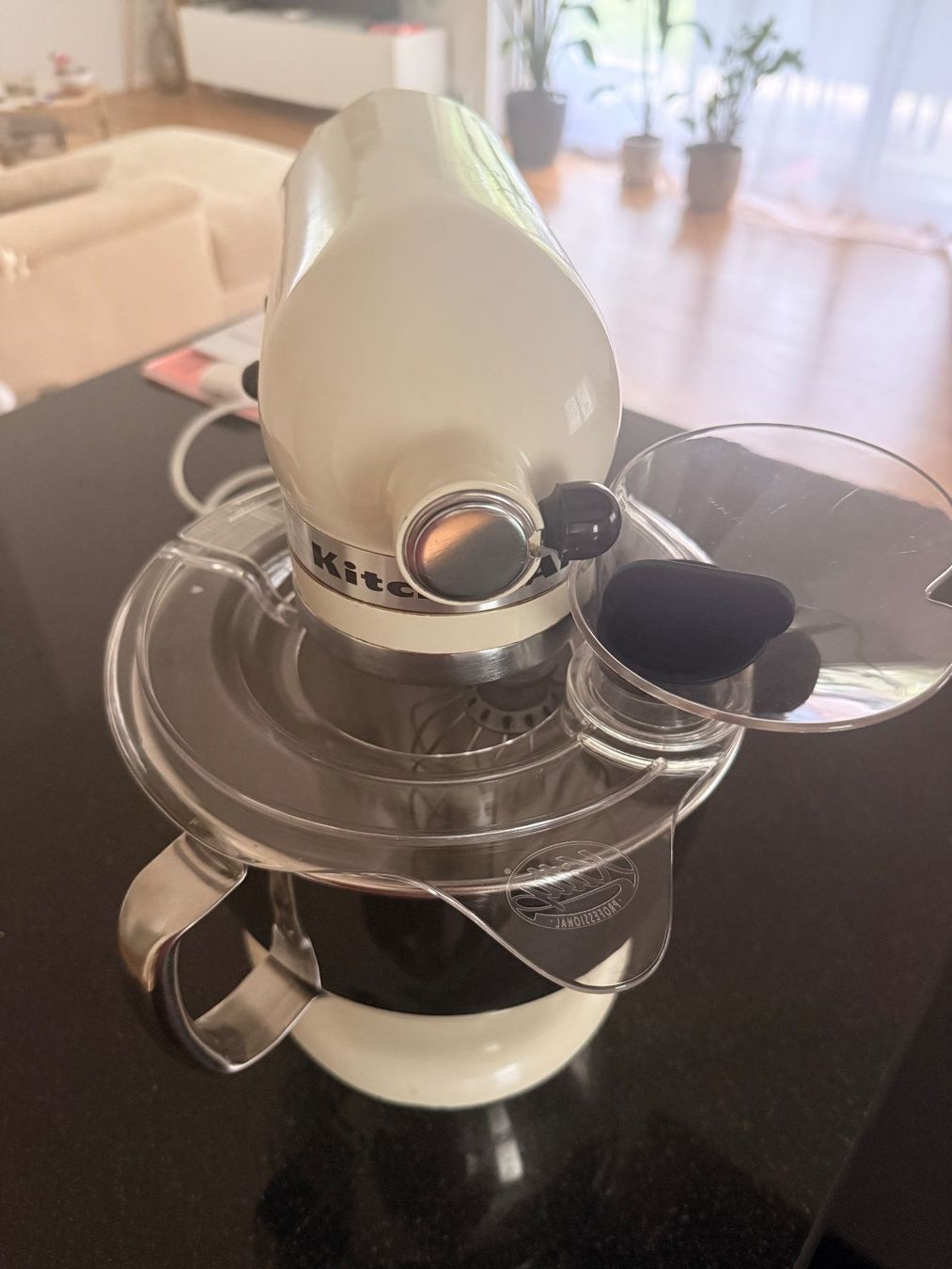 Kitchenaid Küchengeräte: Kitchenaid Küchenmaschine Beige/Creme – Gebraucht aus Reichenburg von Benutzer123_ 4