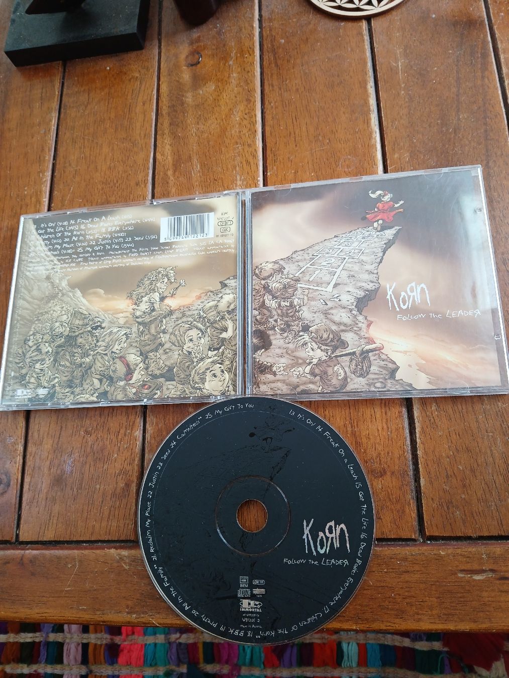CD: korn - follow... – Usato da St-Cergue venduto da VeganWarrior