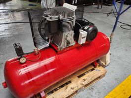 Industrie Kompressor CIS SRL rot 295 Liter gebraucht