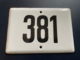 hausnummer 381 /antik/nummernschild