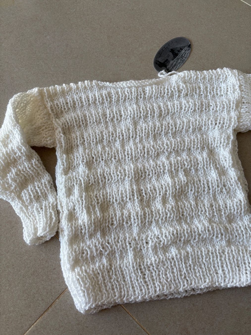 Pullover & Sweatshirts: Gestrickter Pullover weiss handgemacht Grösse 98 neu – Neu und originalverpackt aus Basel von Tierschutz-Flohmi 1