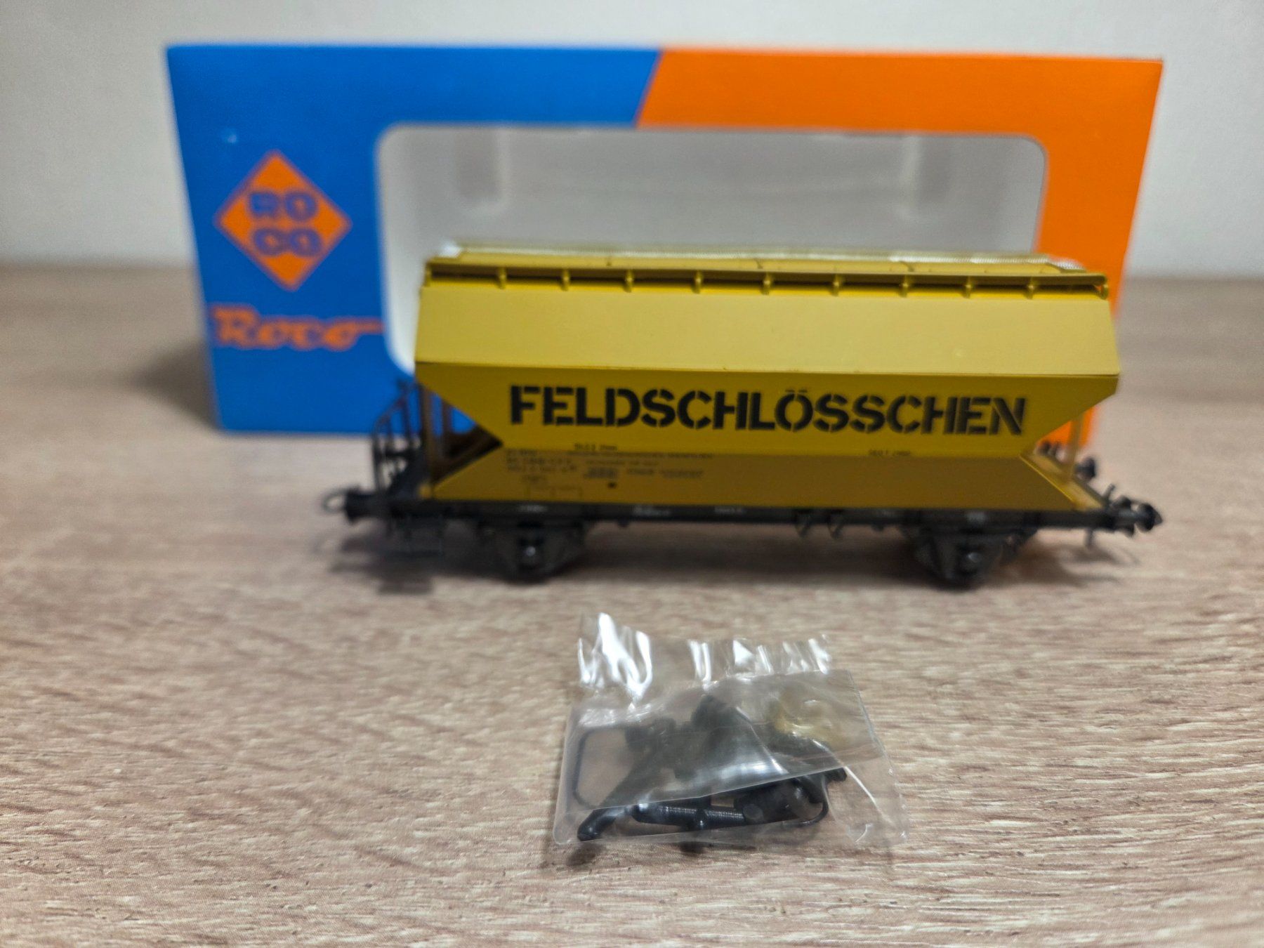 Roco Modellini di ferrovie: Roco 44314C Silowagen Feldschlösschen SBB H0 – Nuovo e nell'imballaggio originale da St-Aubin-Sauges venduto da Lo_Go 5