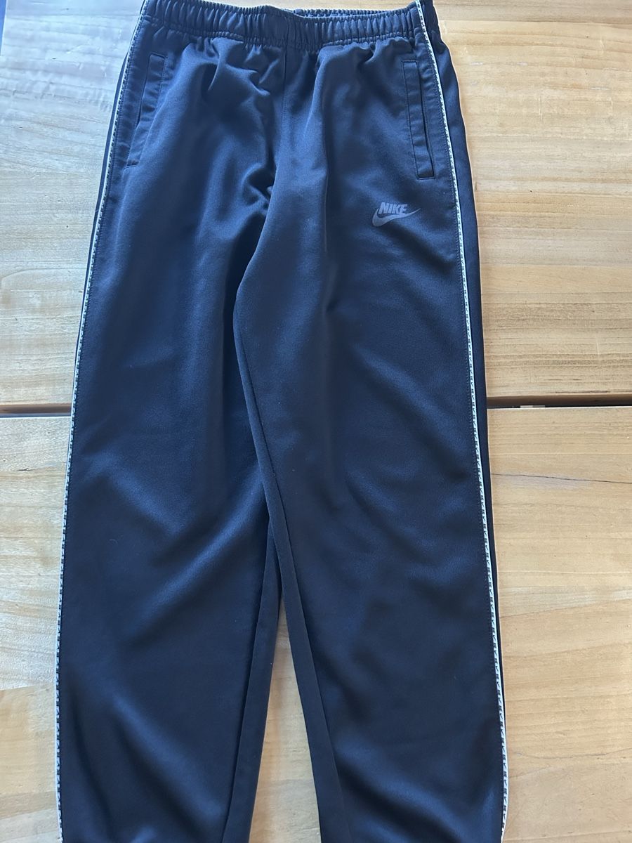 Pantalons: Bas training Nike – D'occasion à Muraz (Collombey) par Jul_ff 1
