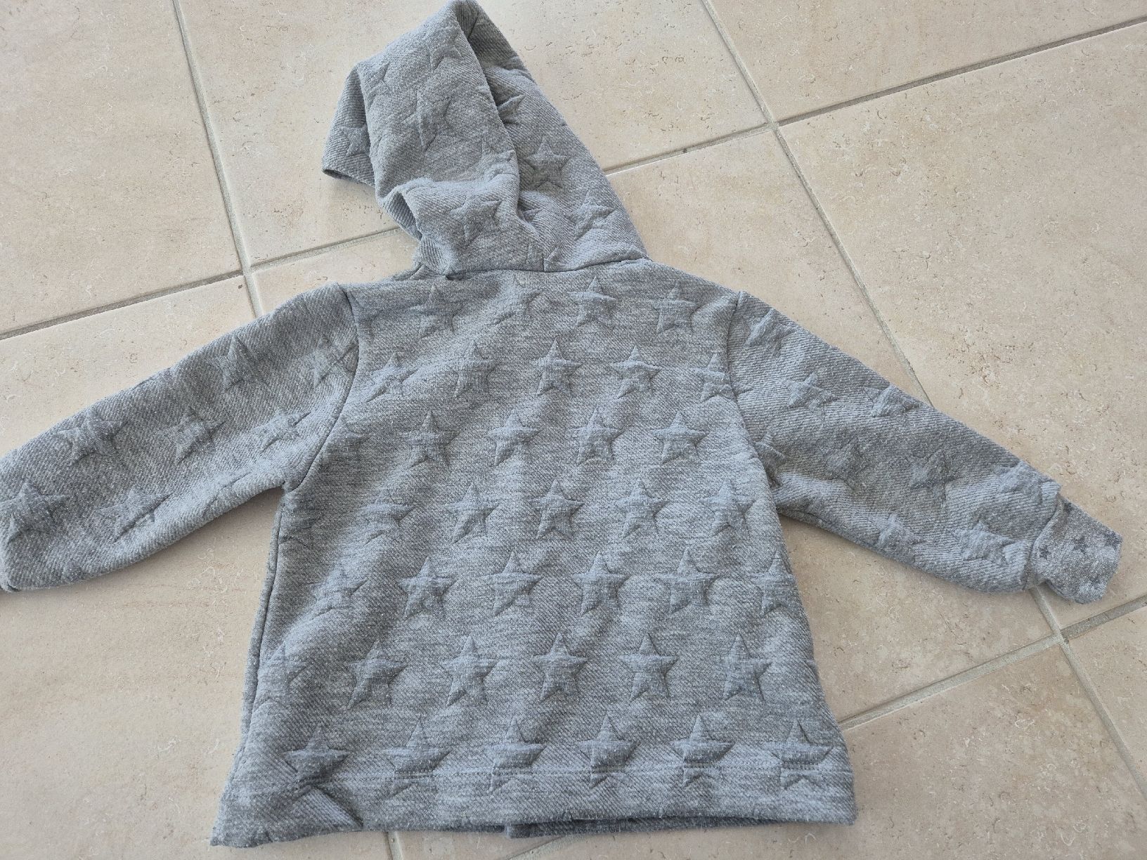 Giacche & Cappotti: graue Übergangsjacke mit Sternen, Grösse 80 – Usato da Adliswil venduto da Stardust11 3
