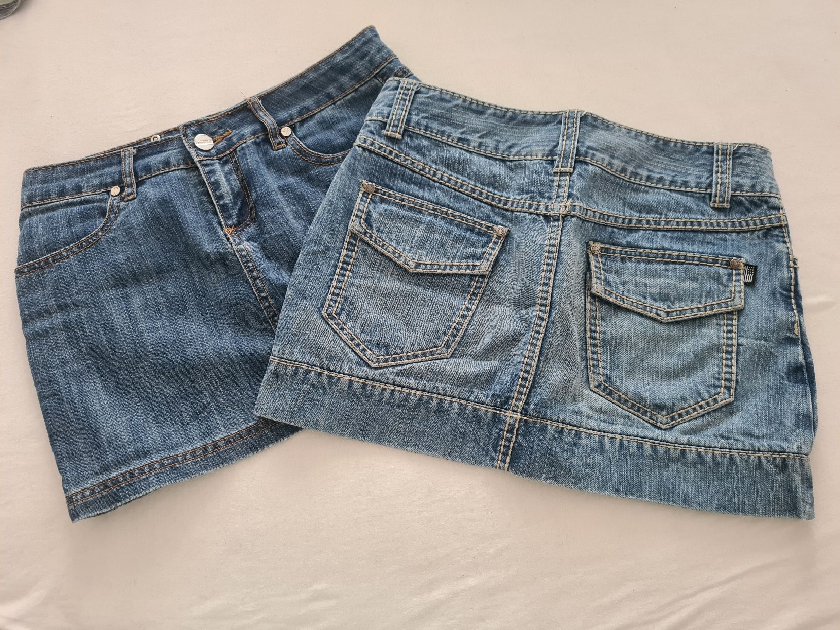 Jupes: 2 Jeans Rock Gr. M Mini – D'occasion à Steinen par turbogeiss99 2