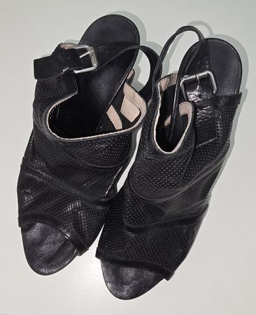 Schwarze Janet&Janet Ledersandalen