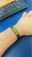 Pirelli Armband schwarz gelbes Logo 